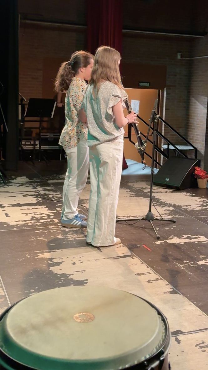 Alumnas de clarinete en el escenario