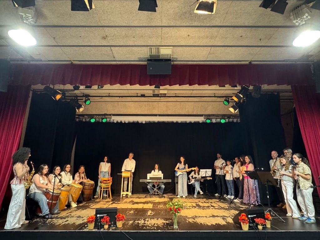 Alumnos en el escenario
